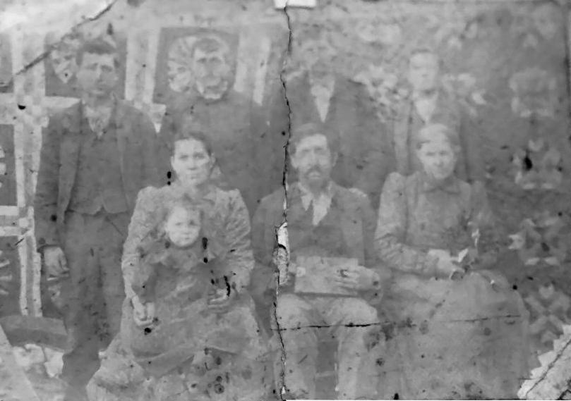 Jefferson Davenport family 1898? photo-enhanced