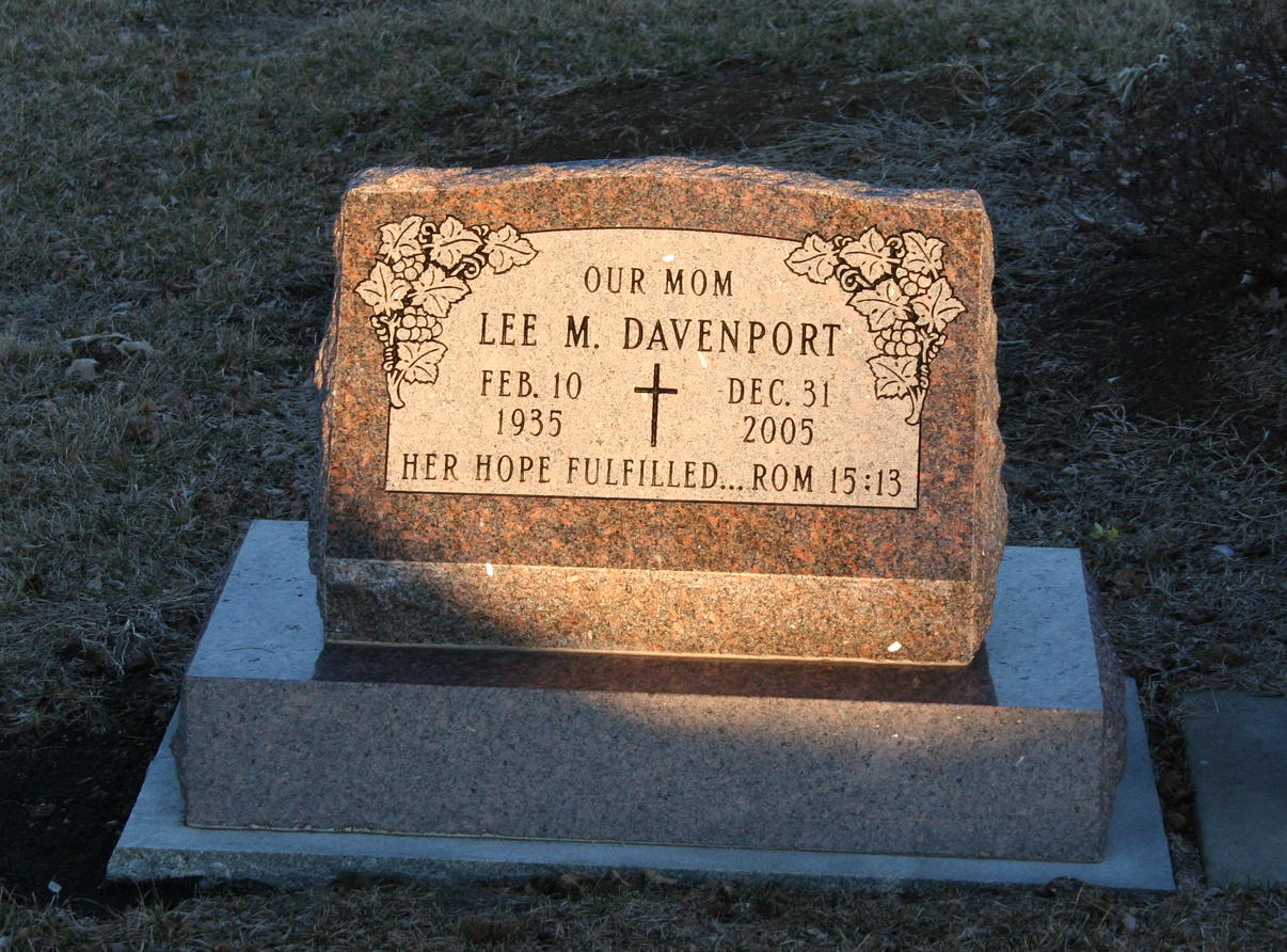 Lee Davenport - tombstone